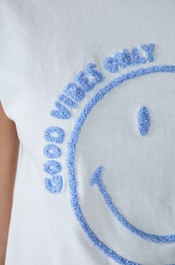 Short-sleeved cotton T-shirt "Good Vibes Only" Smiley®ORIGINALS;${refinementColor}