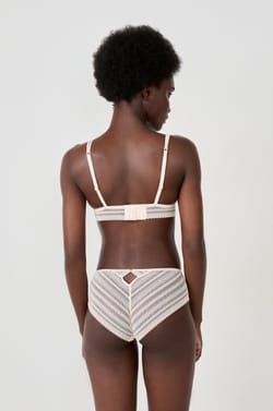 Wireless Lace Triangle Bra;${refinementColor}