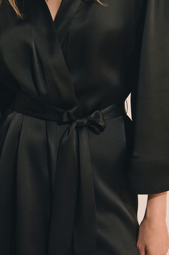 Silk Robe;${refinementColor}