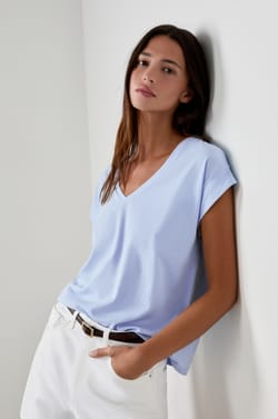 T-shirt col V 100% coton;${refinementColor}