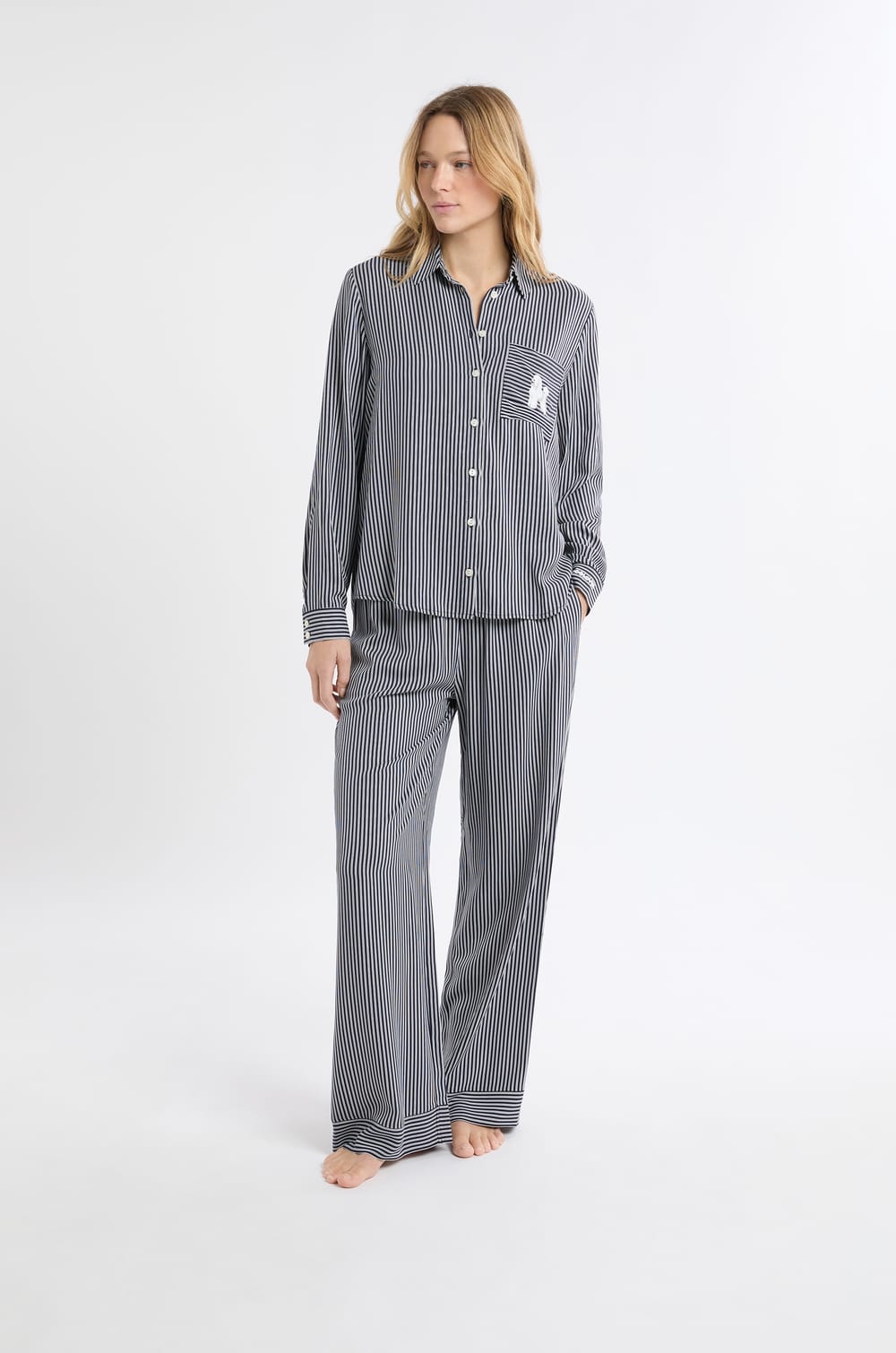 Camisa de pijama a rayas con bordado de caniche;${refinementColor}