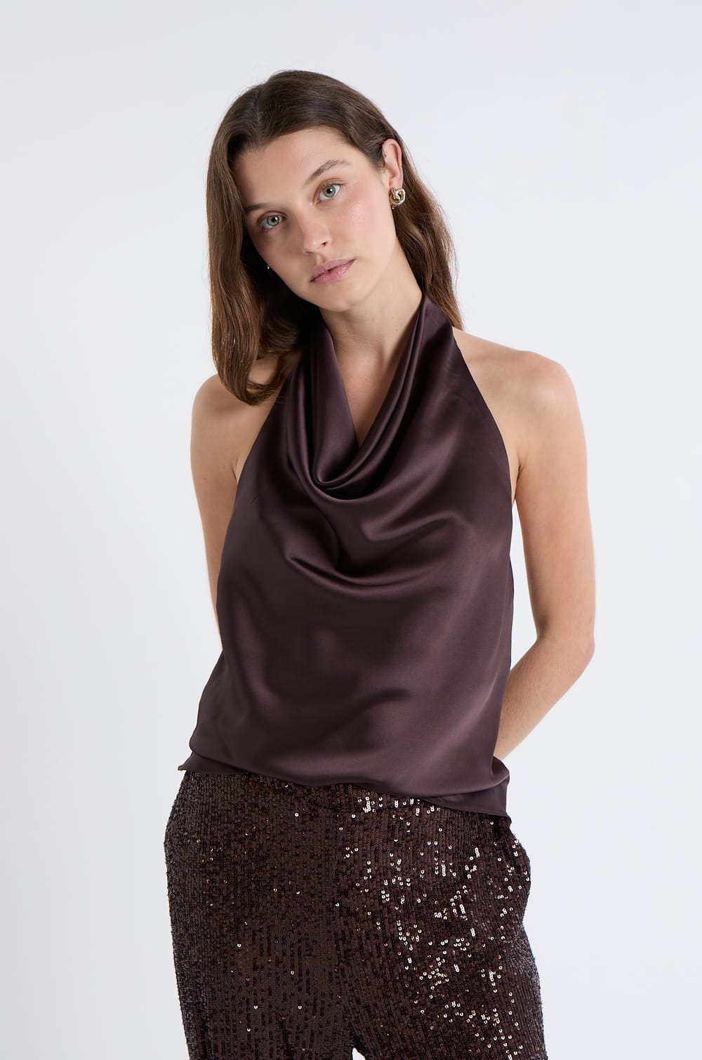 Top sans manches satiné avec col bénitier;${refinementColor}