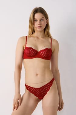 Tanga en dentelle détails bijoux;${refinementColor}