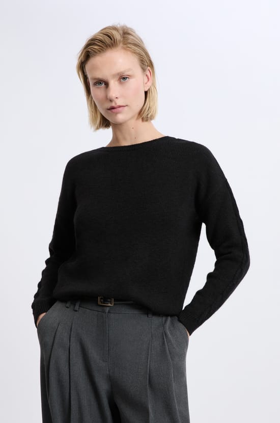 Pull torsadé dos nu;${refinementColor}