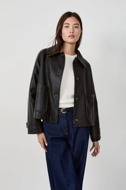 Veste courte effet cuir;${refinementColor}
