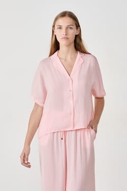 Camisa satinada de manga corta;${refinementColor}
