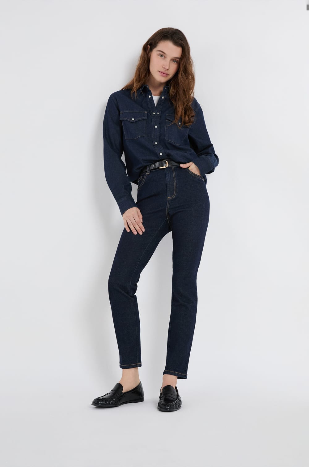 Jeans mit schlanker Passform;${refinementColor}