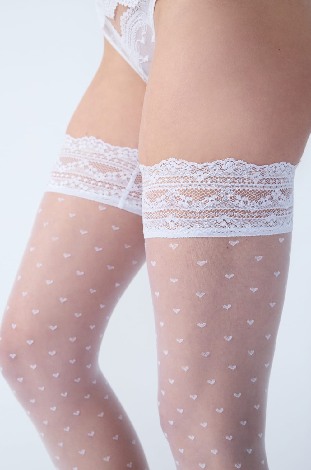 Heart-patterned stay-up stockings;${refinementColor}
