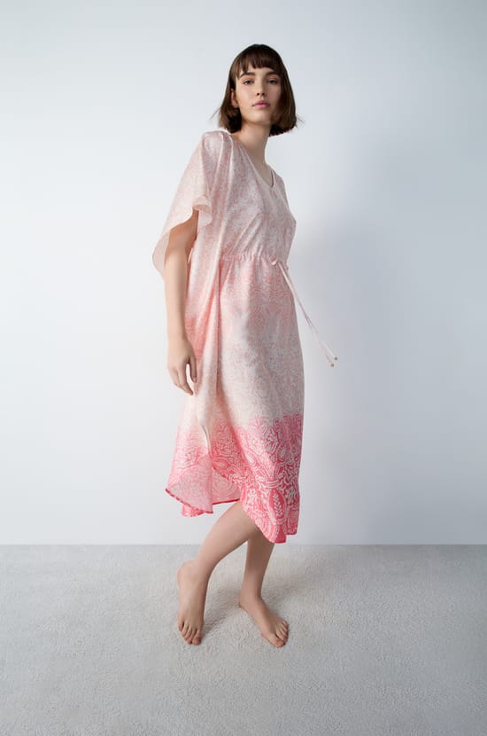 Chemise de nuit satiné à motifs;${refinementColor}