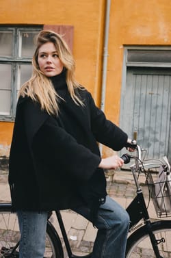 Look @julie.tuzet;${refinementColor}