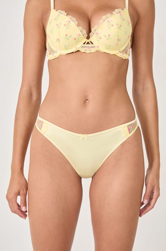 Slip mit bestickten Details;${refinementColor}