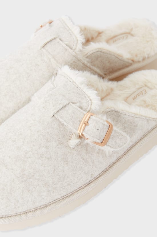 Chaussons mules avec fausse fourrure;${refinementColor}