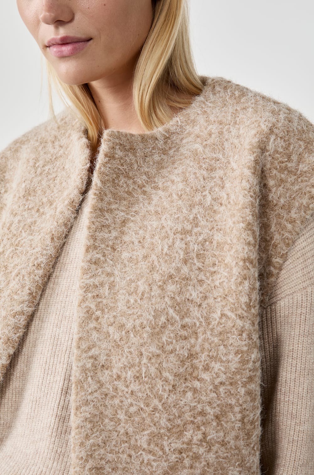 Sleeveless Jacket;${refinementColor}