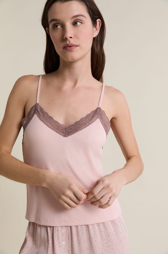 Caraco avec d&eacute;tails dentelle;${refinementColor}