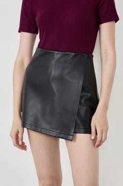 Jupe short en effet cuir;${refinementColor}