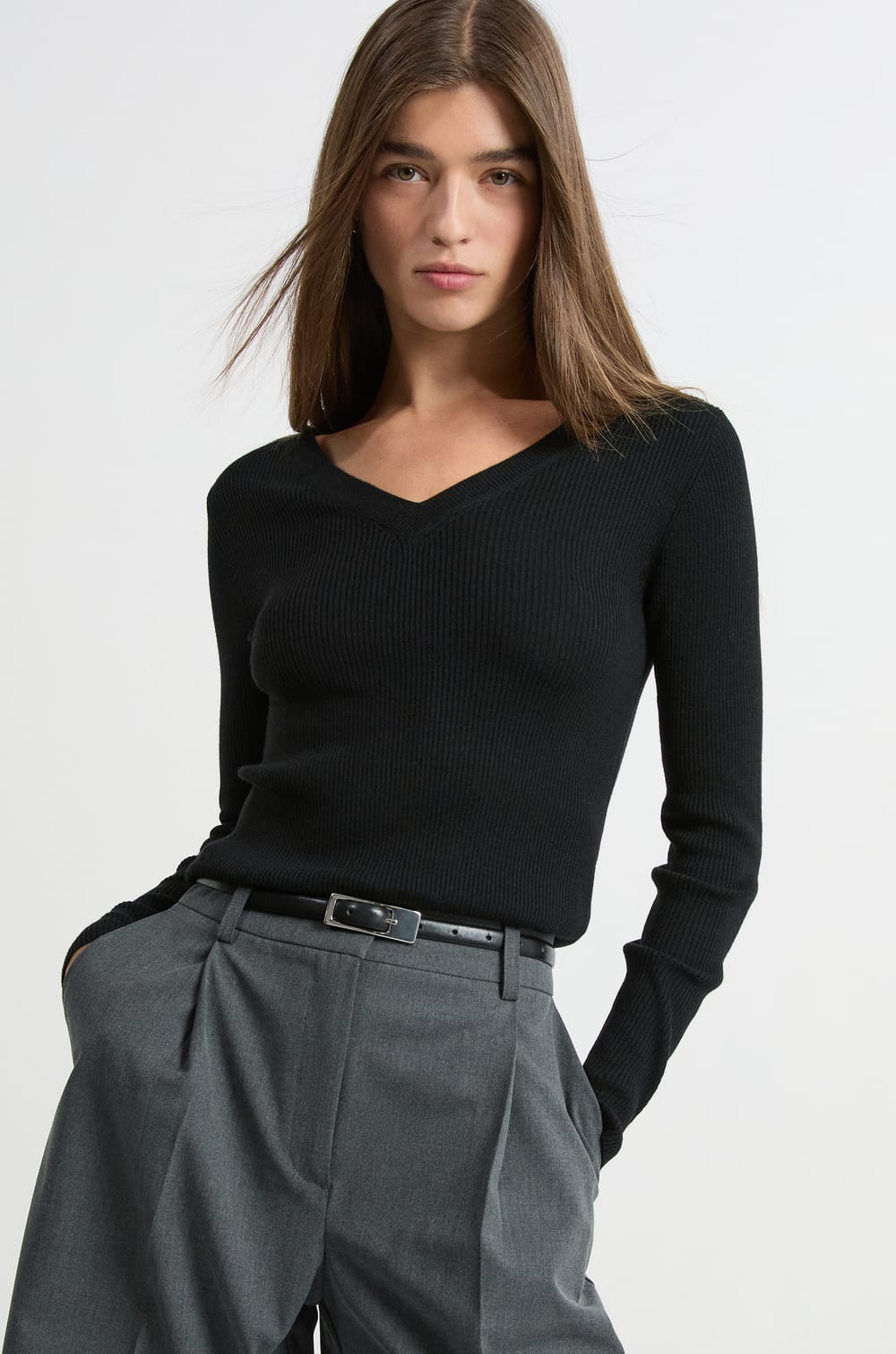 Pull col V avec laine;${refinementColor}