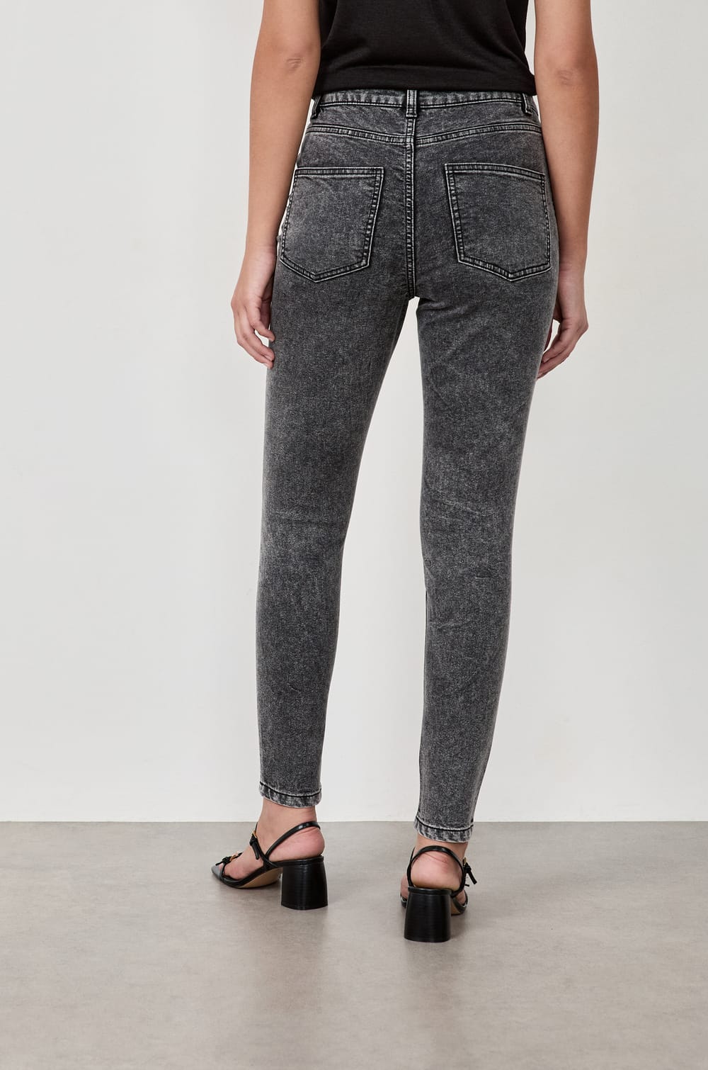 Jean skinny;${refinementColor}