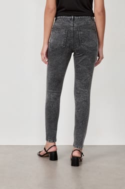 Jean skinny;${refinementColor}