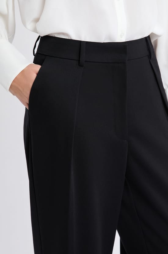 Pantalon large droit;${refinementColor}