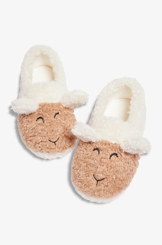 Fur Slippers;${refinementColor}