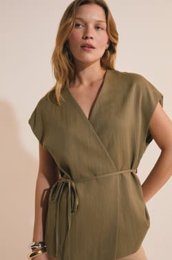 Veste kimono sans manches;${refinementColor}