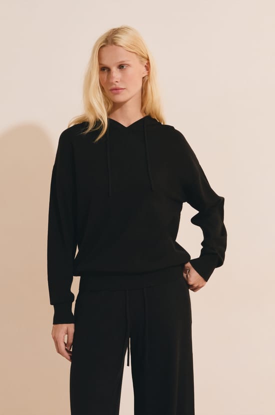 Pull &agrave; capuche;${refinementColor}