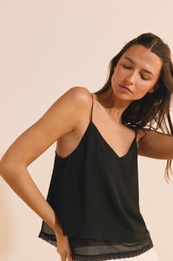 Caraco avec d&eacute;tails transparents;${refinementColor}