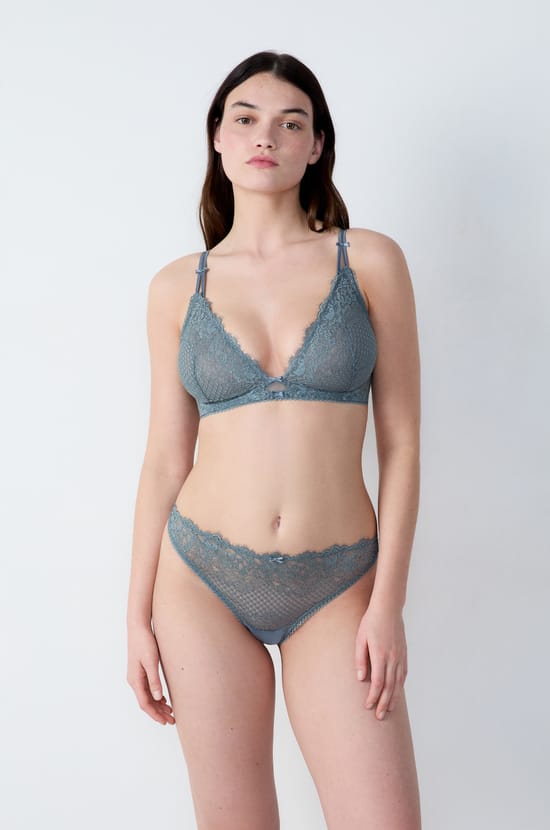 Wireless Lace Triangle Bra;${refinementColor}