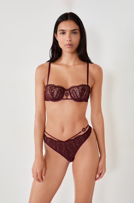 Tanga aus Spitze;${refinementColor}