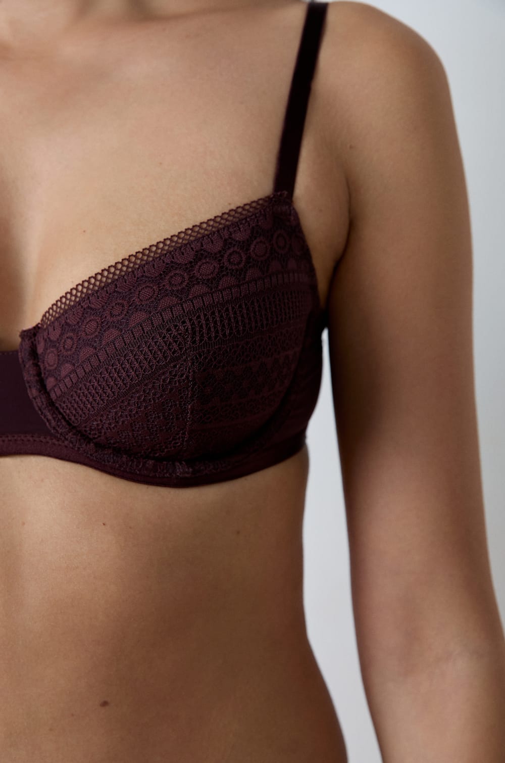  Sujetador sin relleno;${refinementColor}