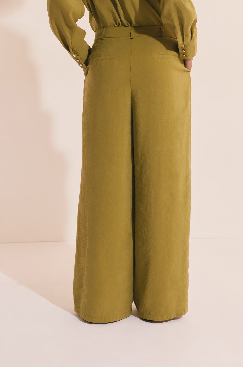 Wide-Leg Pleated Trousers;${refinementColor}
