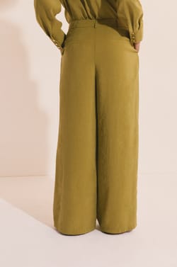 Wide-Leg Pleated Trousers;${refinementColor}