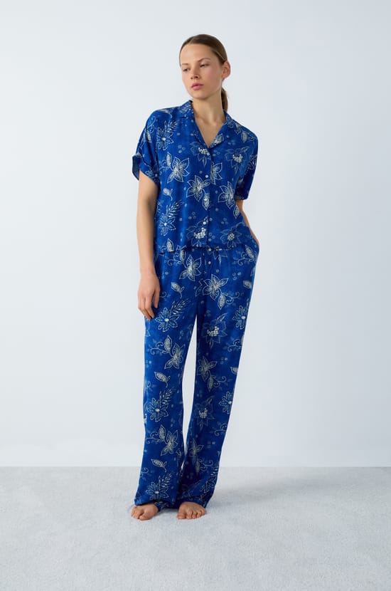 Pantalón acampanado estampado;${refinementColor}