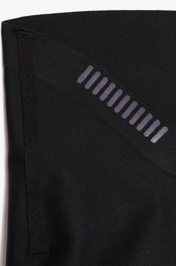 Figi z wysokim stanem i odkrytymi plecami;${refinementColor}