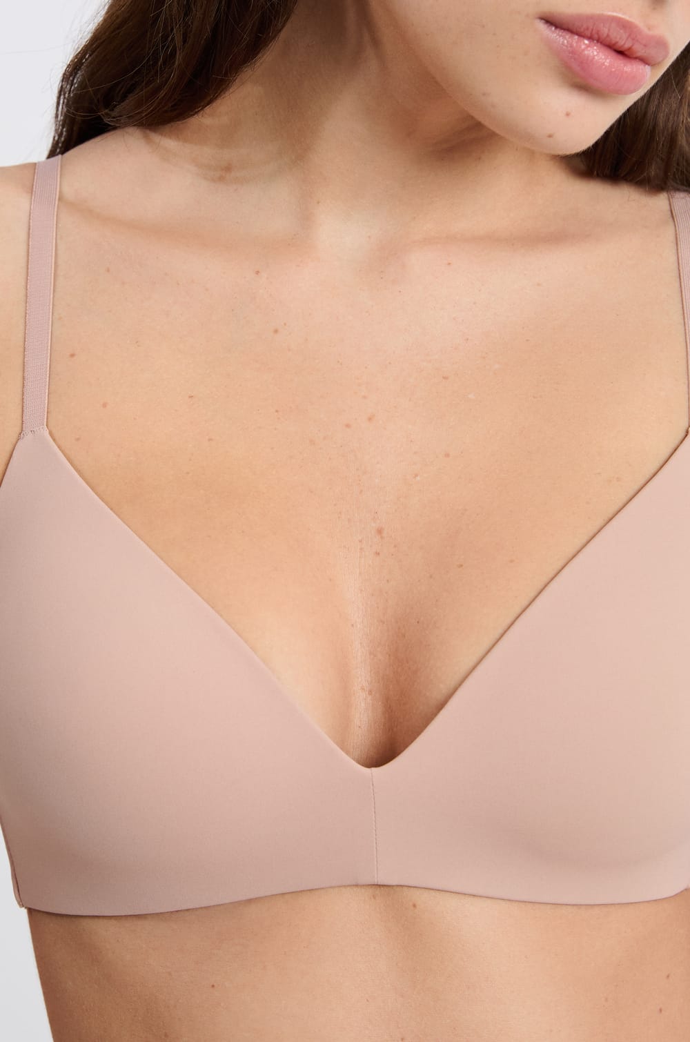 Soutien-gorge coques fines sans armatures en microfibre;${refinementColor}