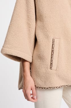 Veste avec détails à motifs effet polaire;${refinementColor}