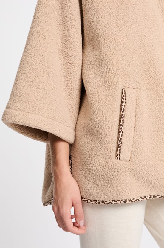 Veste avec détails à motifs effet polaire;${refinementColor}