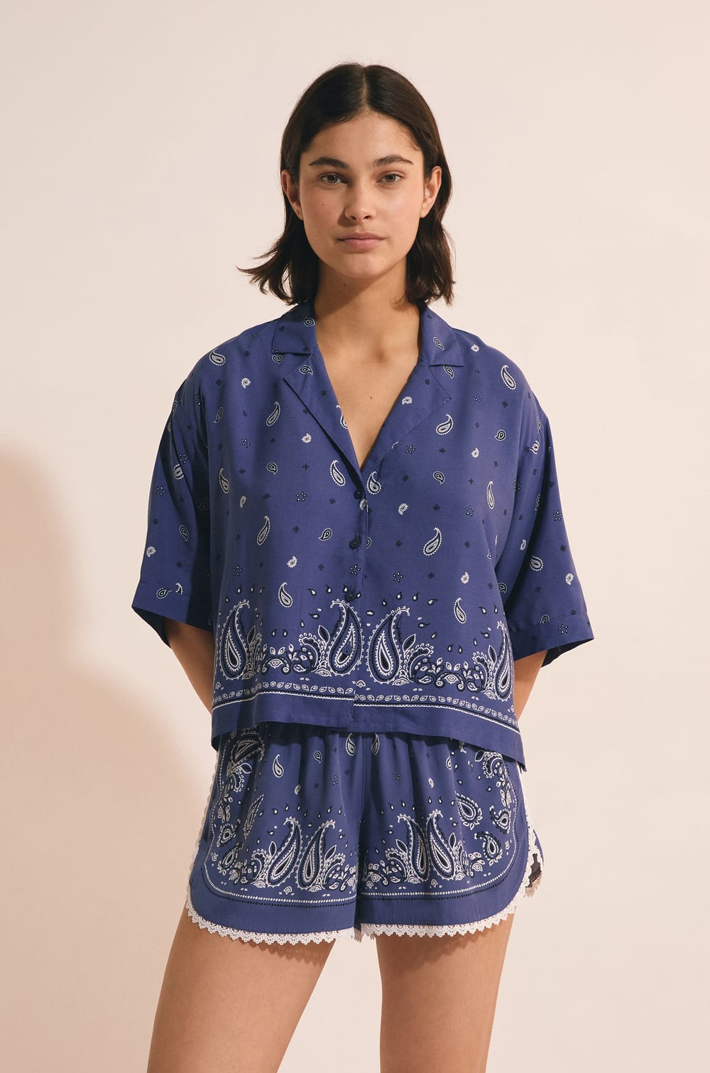 Camis&oacute;n de manga corta estampado;${refinementColor}