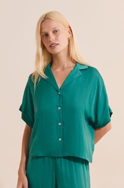 Chemise de pyjama manches courtes satin&eacute;e;${refinementColor}
