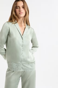 Chemise de pyjama satin&eacute;e avec d&eacute;tails dentelle;${refinementColor}