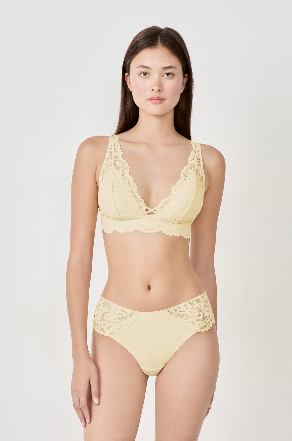 Shorty en dentelle;${refinementColor}