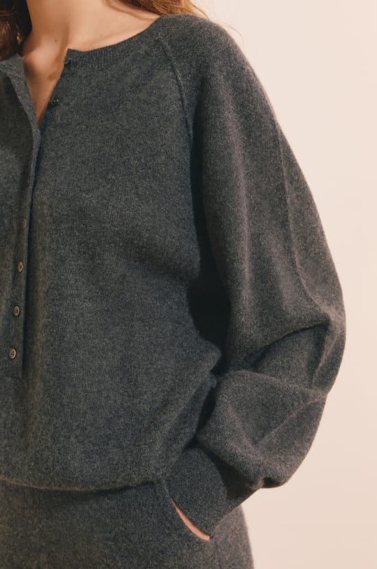 Pull avec boutons 100% cachemire;${refinementColor}
