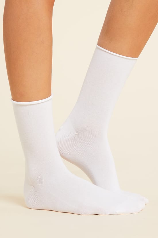 Lot de 2 paires de chaussettes essentielles unies;${refinementColor}