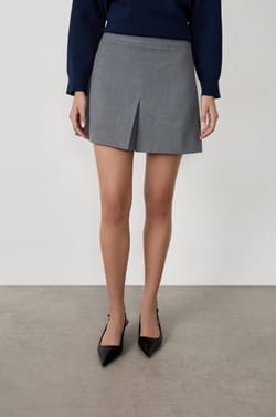 Short skirt;${refinementColor}