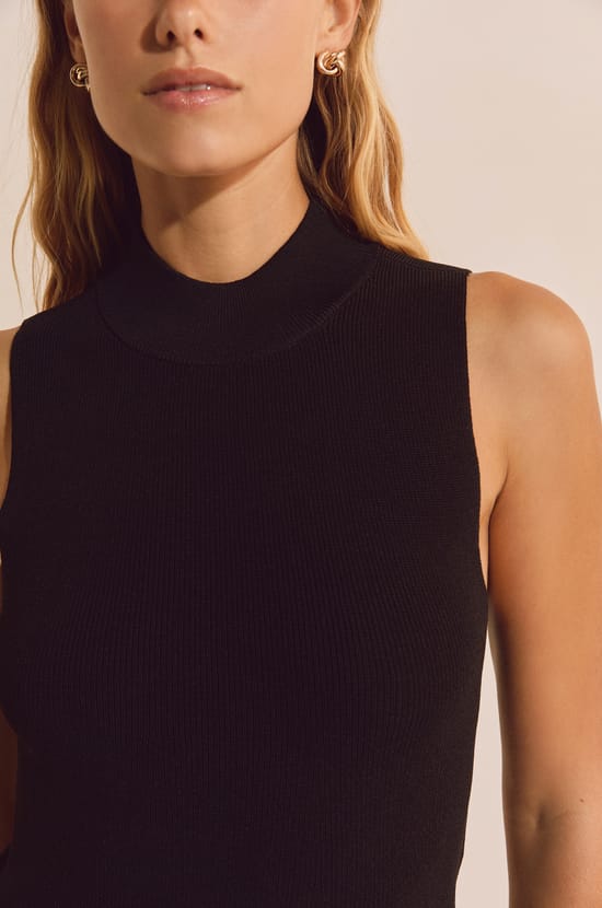 Robe courte sans manches;${refinementColor}