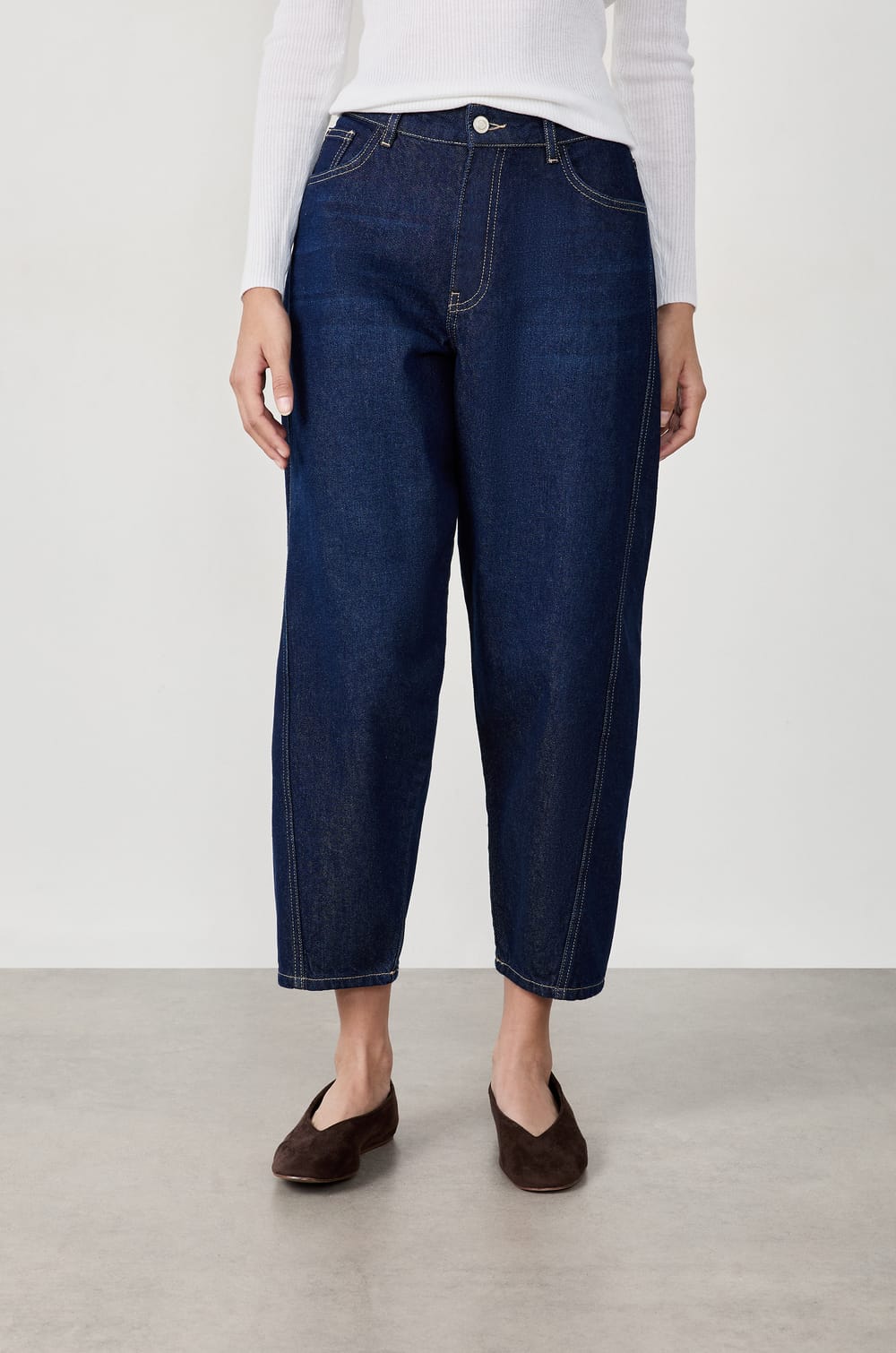 Carrot Cut Jeans;${refinementColor}