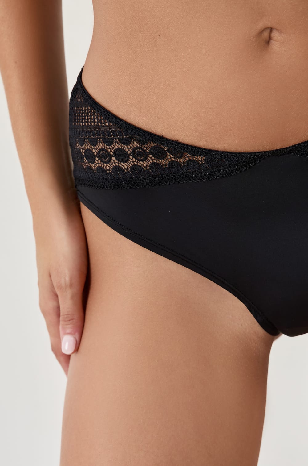 Braga culotte con detalles de encaje;${refinementColor}