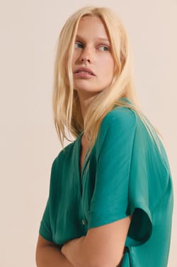 Chemise de pyjama manches courtes satin&eacute;e;${refinementColor}