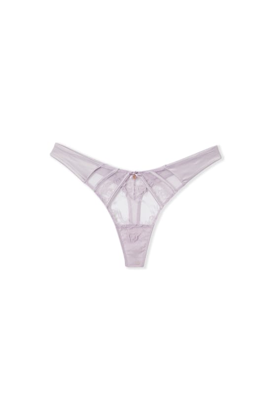 String en dentelle;${refinementColor}
