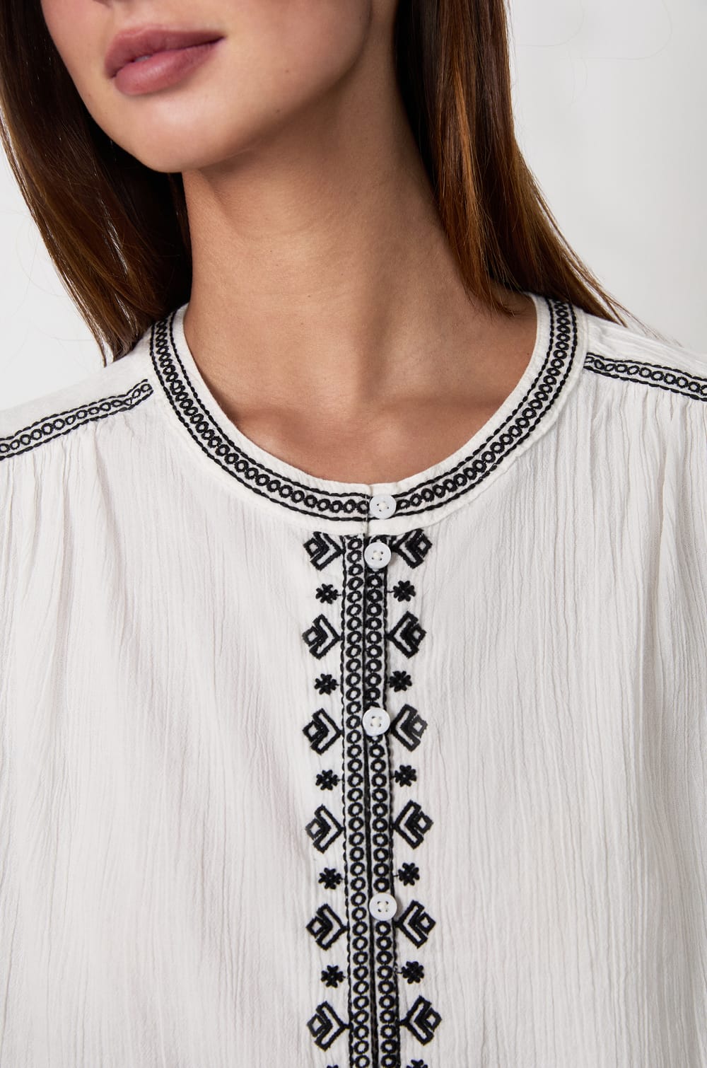 Embroidered cotton blouse;${refinementColor}